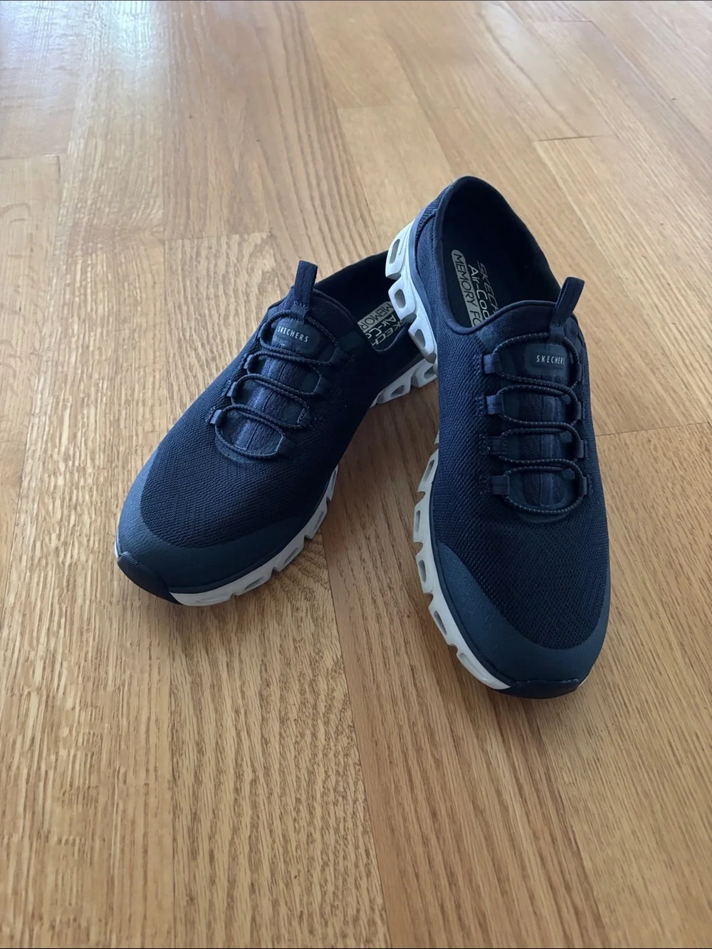SKECHERS Glide-Step - size 9   (Style #104550 Navy)